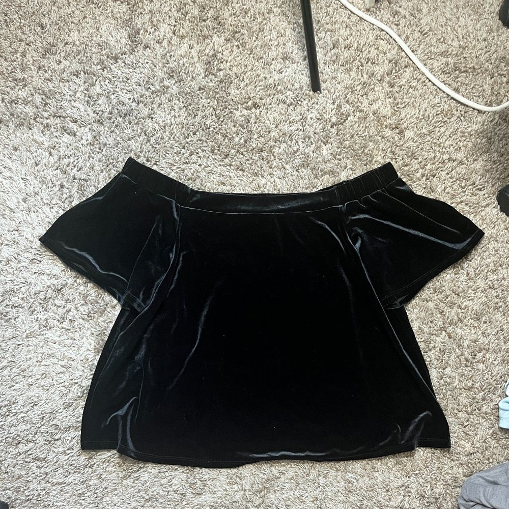 off shoulder velvet top (new)
